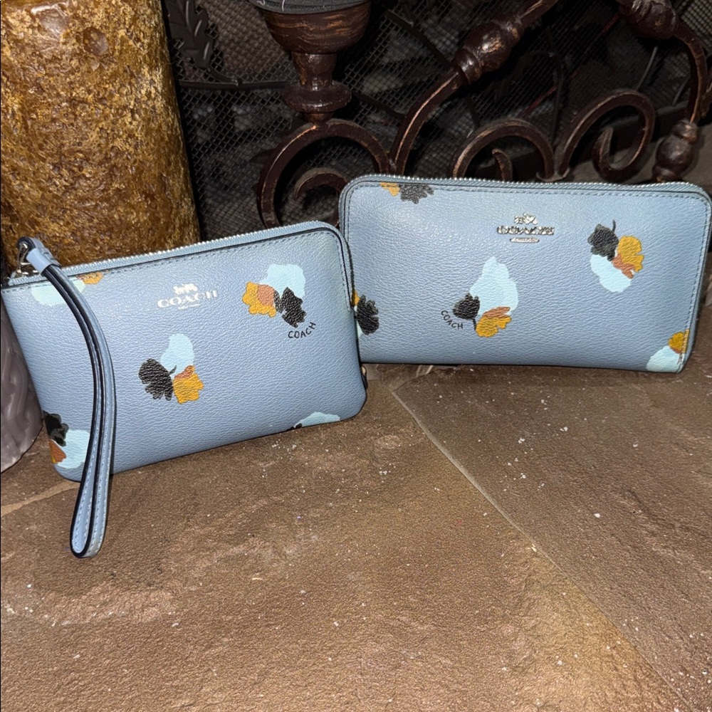 Coach 2 SET EUC Light Blue Floral Clutch and Wristlet